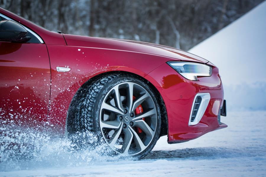 Колеса Opel Insignia GSi Sports Tourer 2020 года  (фото 14 из 28)